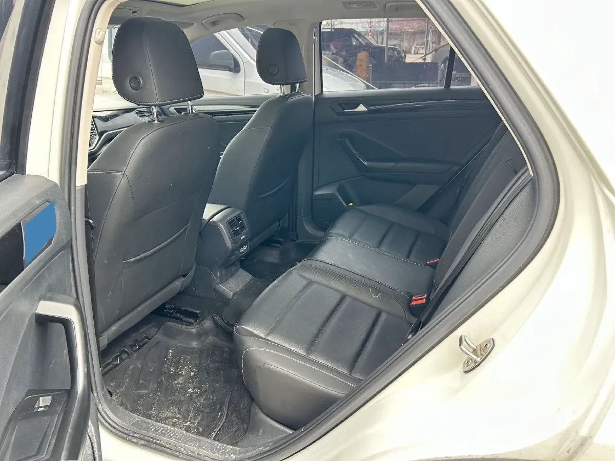 2022 Volkswagen T-Roc 1.4T 150HP L4 7DCT,autocango,china used car exporter,china ev exporter,chinese used car exporter,chinese used ev exporter