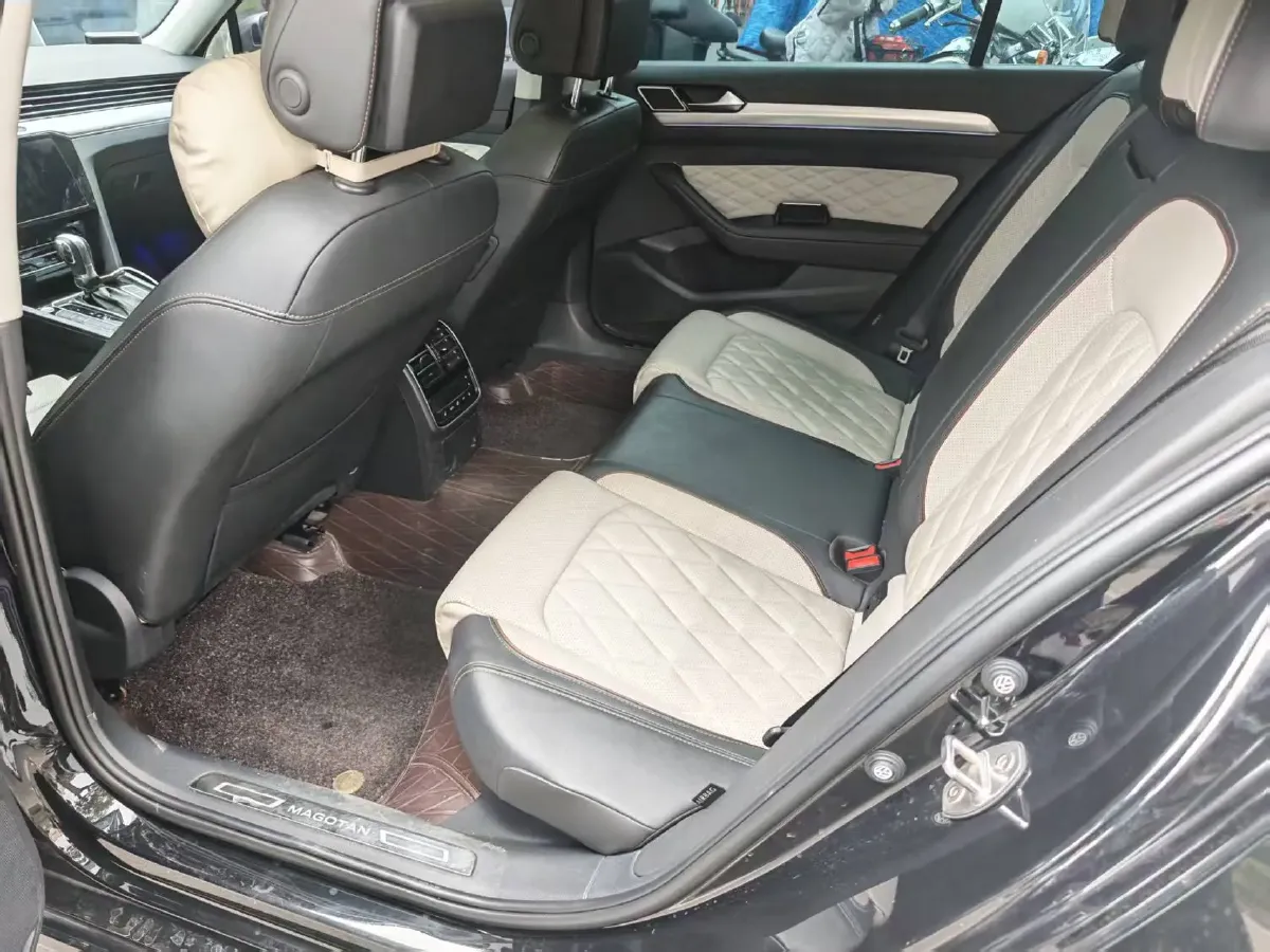 2023 Volkswagen Magotan 2.0T 220HP L4 7DCT,autocango,china used car exporter,china ev exporter,chinese used car exporter,chinese used ev exporter