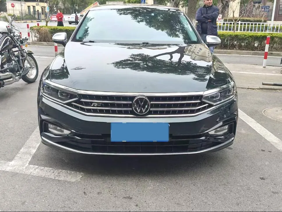 2023 Volkswagen Magotan 2.0T 220HP L4 7DCT,autocango,china used car exporter,china ev exporter,chinese used car exporter,chinese used ev exporter