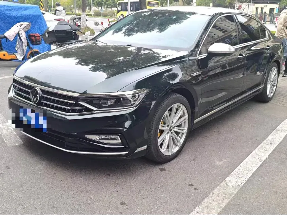2023 Volkswagen Magotan 2.0T 220HP L4 7DCT,autocango,china used car exporter,china ev exporter,chinese used car exporter,chinese used ev exporter