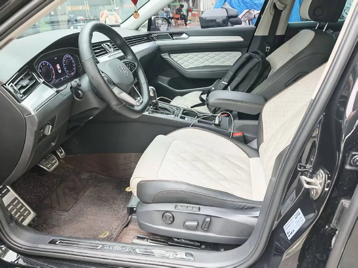 2023 Volkswagen Magotan 2.0T 220HP L4 7DCT,autocango,china used car exporter,china ev exporter,chinese used car exporter,chinese used ev exporter