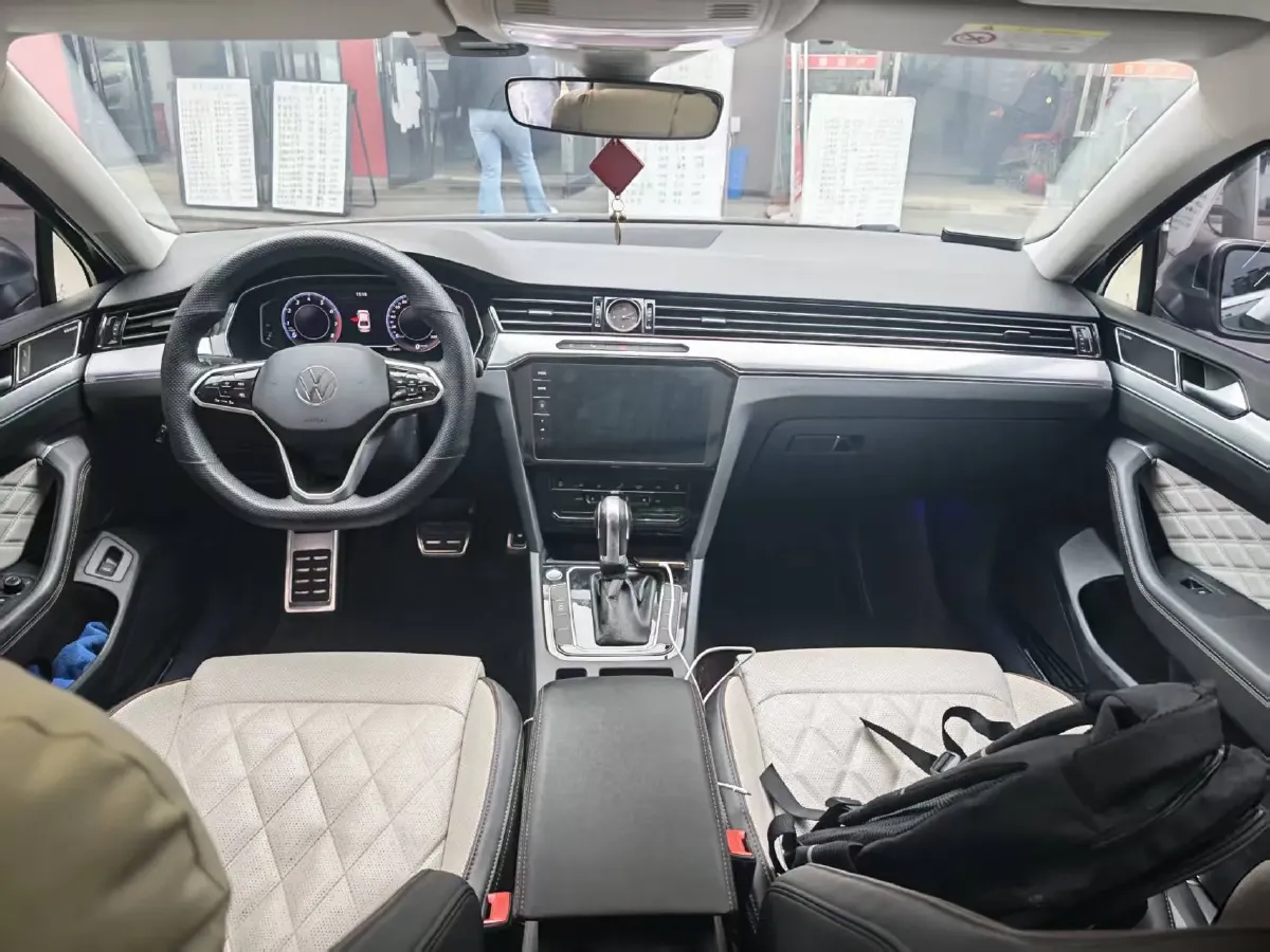 2023 Volkswagen Magotan 2.0T 220HP L4 7DCT,autocango,china used car exporter,china ev exporter,chinese used car exporter,chinese used ev exporter