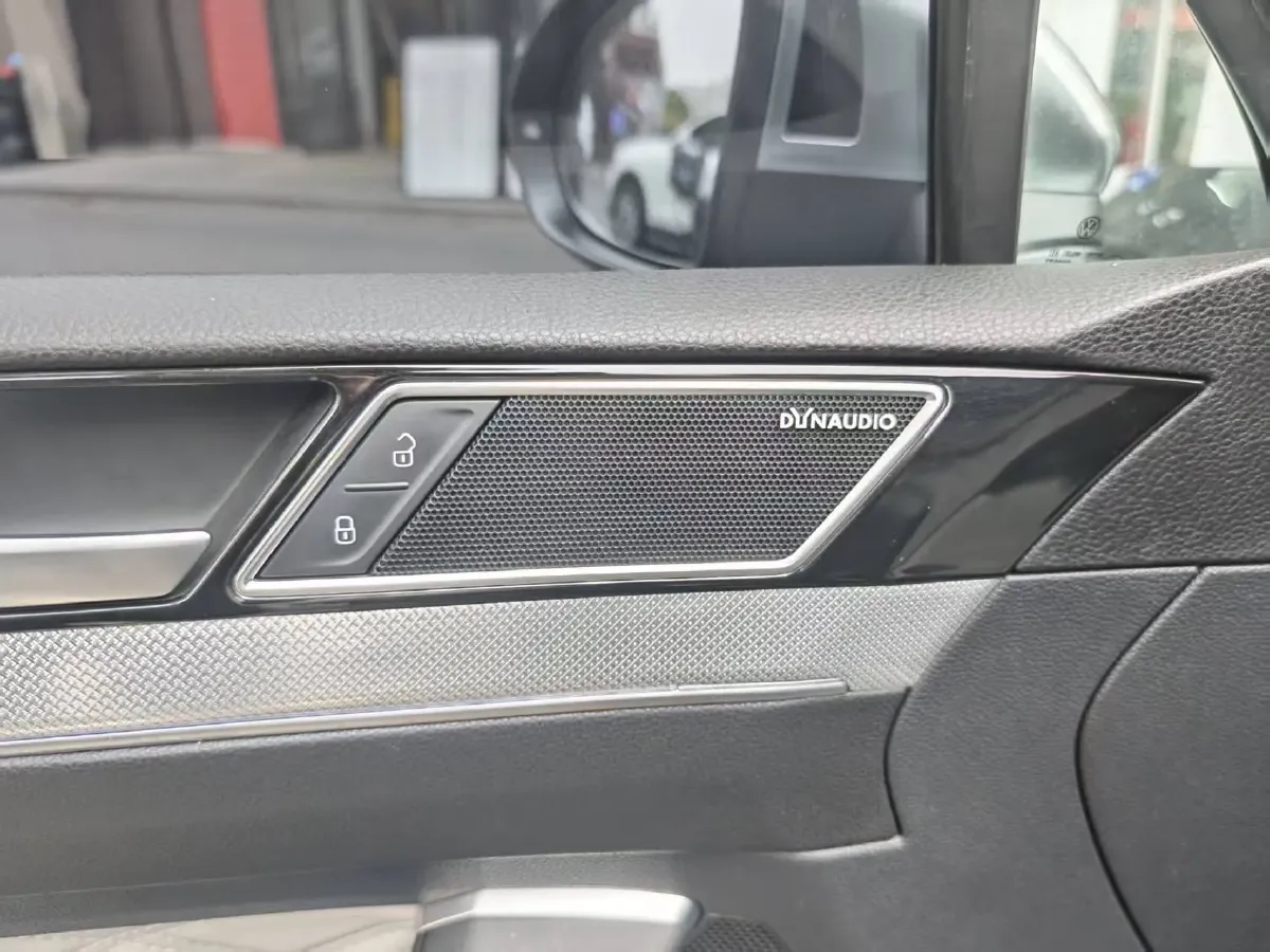 2023 Volkswagen Magotan 2.0T 220HP L4 7DCT,autocango,china used car exporter,china ev exporter,chinese used car exporter,chinese used ev exporter