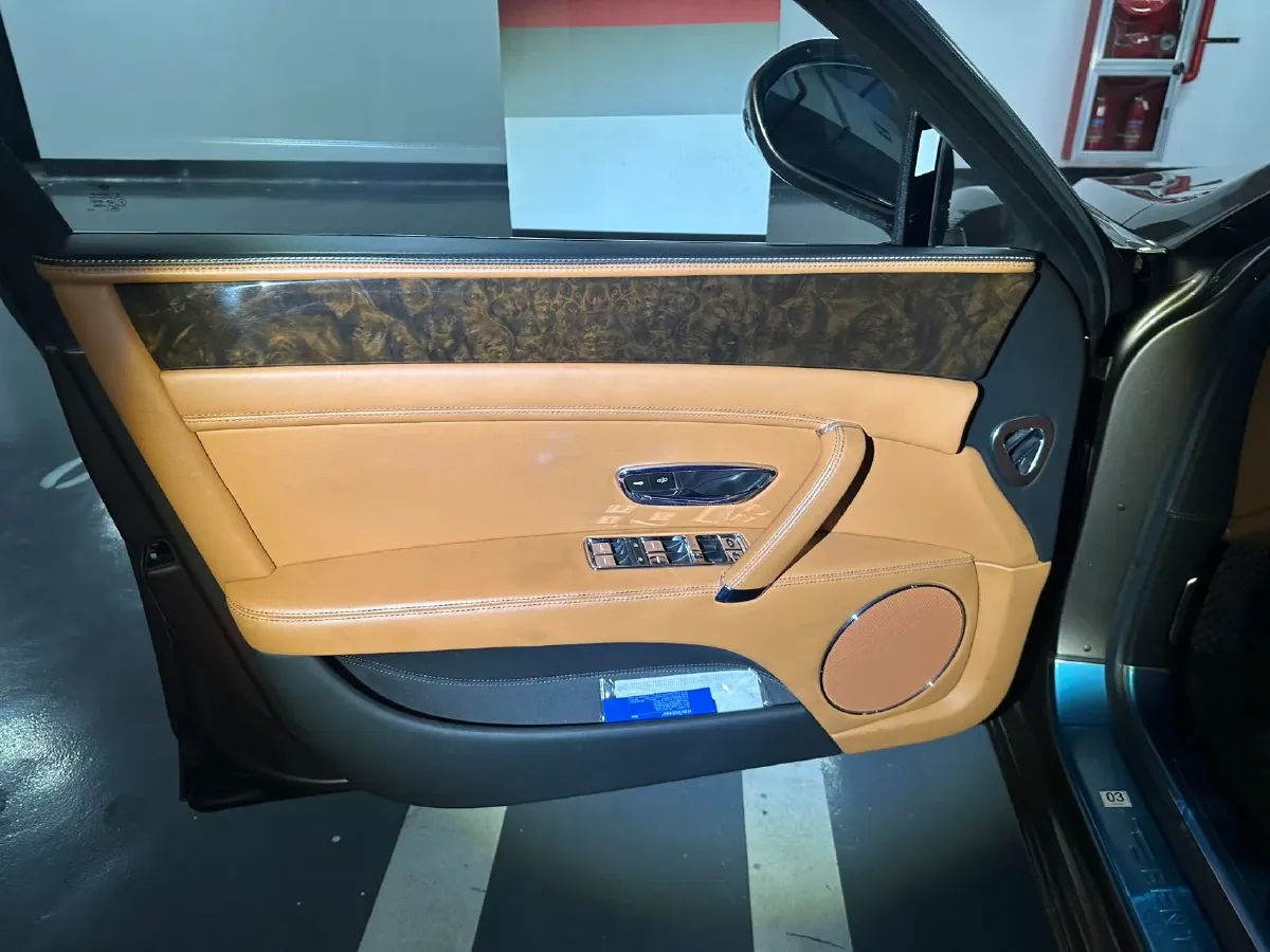 2017 Bentley Flying Spur 4.0T 528HP V8 8AT,autocango,china used car exporter,china ev exporter,chinese used car exporter,chinese used ev exporter