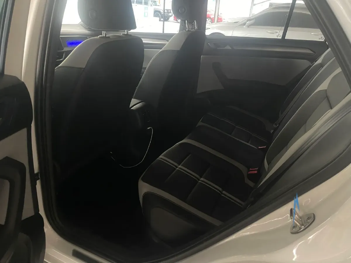 2023 Volkswagen T-Roc 1.5T 160HP L4 7DCT,autocango,china used car exporter,china ev exporter,chinese used car exporter,chinese used ev exporter