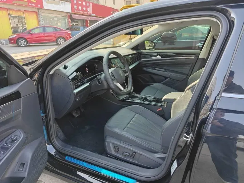2024 Volkswagen Passat 2.0T 186HP L4 7DCT,autocango,china used car exporter,china ev exporter,chinese used car exporter,chinese used ev exporter