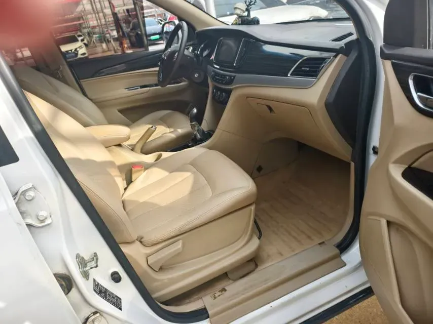 2016 BaoJun 560 1.5T 150HP L4 6MT,autocango,china used car exporter,china ev exporter,chinese used car exporter,chinese used ev exporter