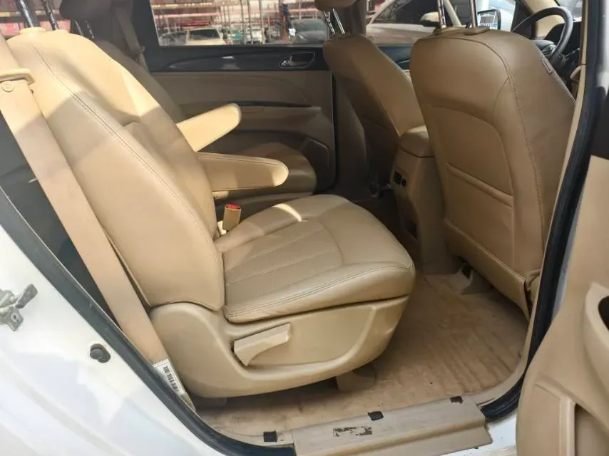 2016 BaoJun 560 1.5T 150HP L4 6MT,autocango,china used car exporter,china ev exporter,chinese used car exporter,chinese used ev exporter