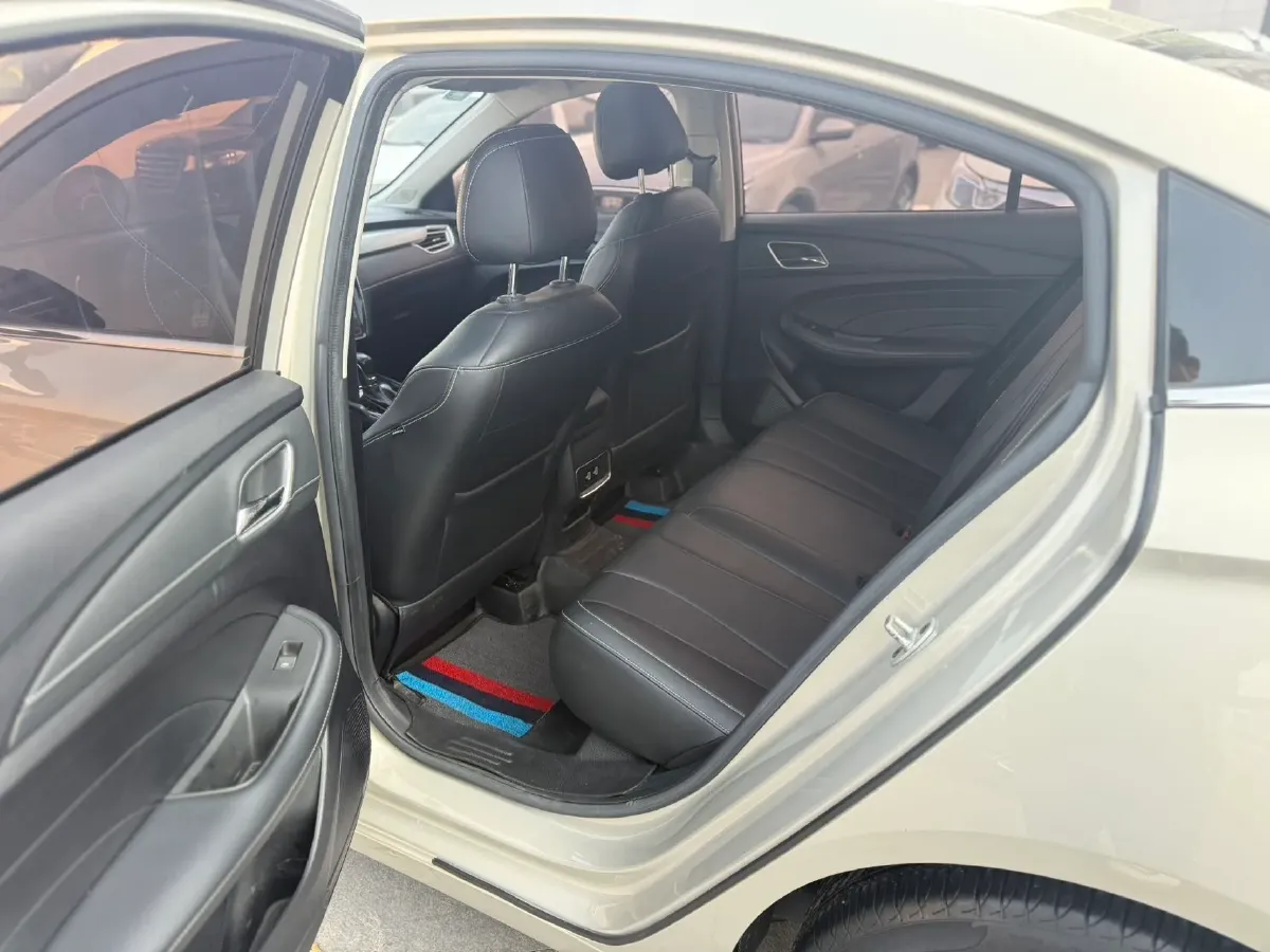 2020 Roewe i5 1.5L 120HP L4 CVT,autocango,china used car exporter,china ev exporter,chinese used car exporter,chinese used ev exporter