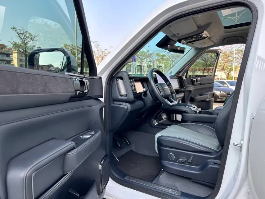 2023 FangChengBao Bao 5 1.5T 194HP L4 E-CVT PHEV 31.8KWH,autocango,china used car exporter,china ev exporter,chinese used car exporter,chinese used ev exporter