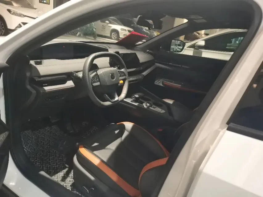 2023 ChangAn UNI-V 1.5T 188HP L4 7DCT,autocango,china used car exporter,china ev exporter,chinese used car exporter,chinese used ev exporter