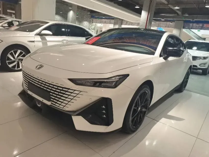 2023 ChangAn UNI-V 1.5T 188HP L4 7DCT,autocango,china used car exporter,china ev exporter,chinese used car exporter,chinese used ev exporter
