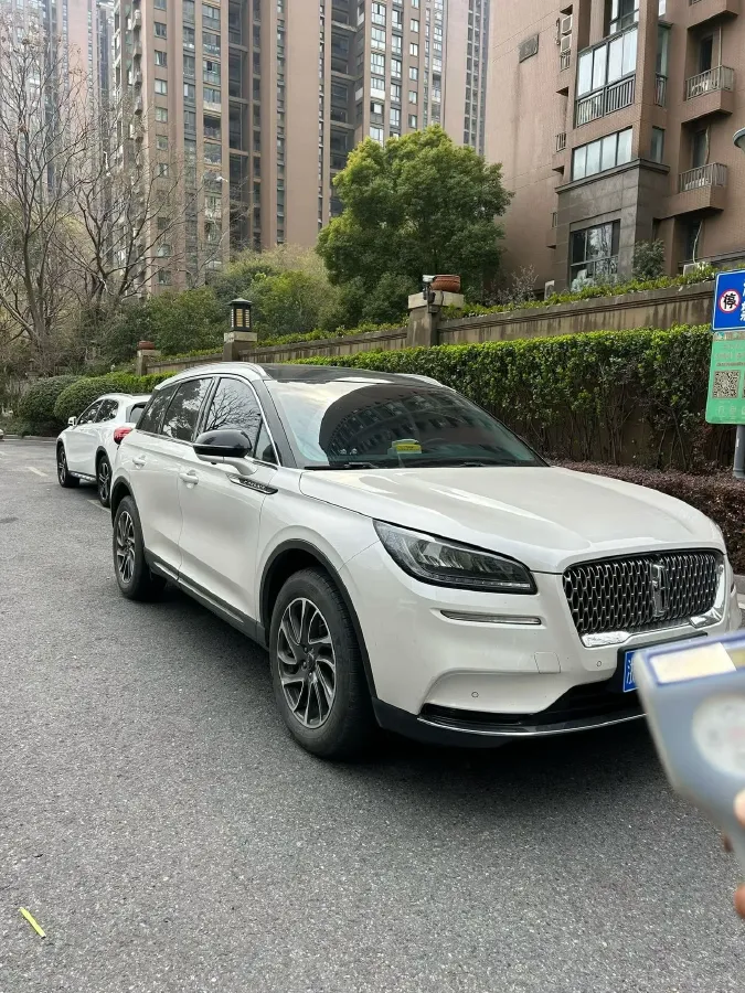 2022 Lincoln Corsair 2.0T 245HP L4 8AT,autocango,china used car exporter,china ev exporter,chinese used car exporter,chinese used ev exporter