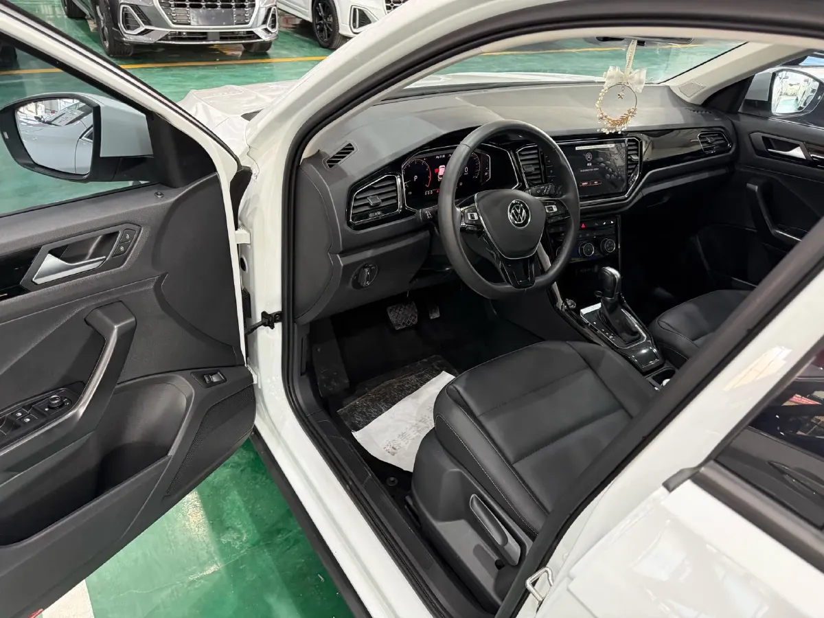 2021 Volkswagen T-Roc 1.4T 150HP L4 7DCT,autocango,china used car exporter,china ev exporter,chinese used car exporter,chinese used ev exporter