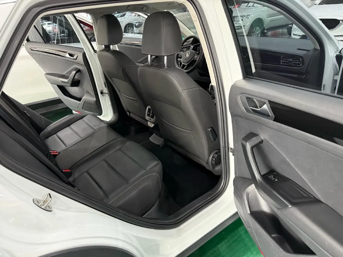 2021 Volkswagen T-Roc 1.4T 150HP L4 7DCT,autocango,china used car exporter,china ev exporter,chinese used car exporter,chinese used ev exporter