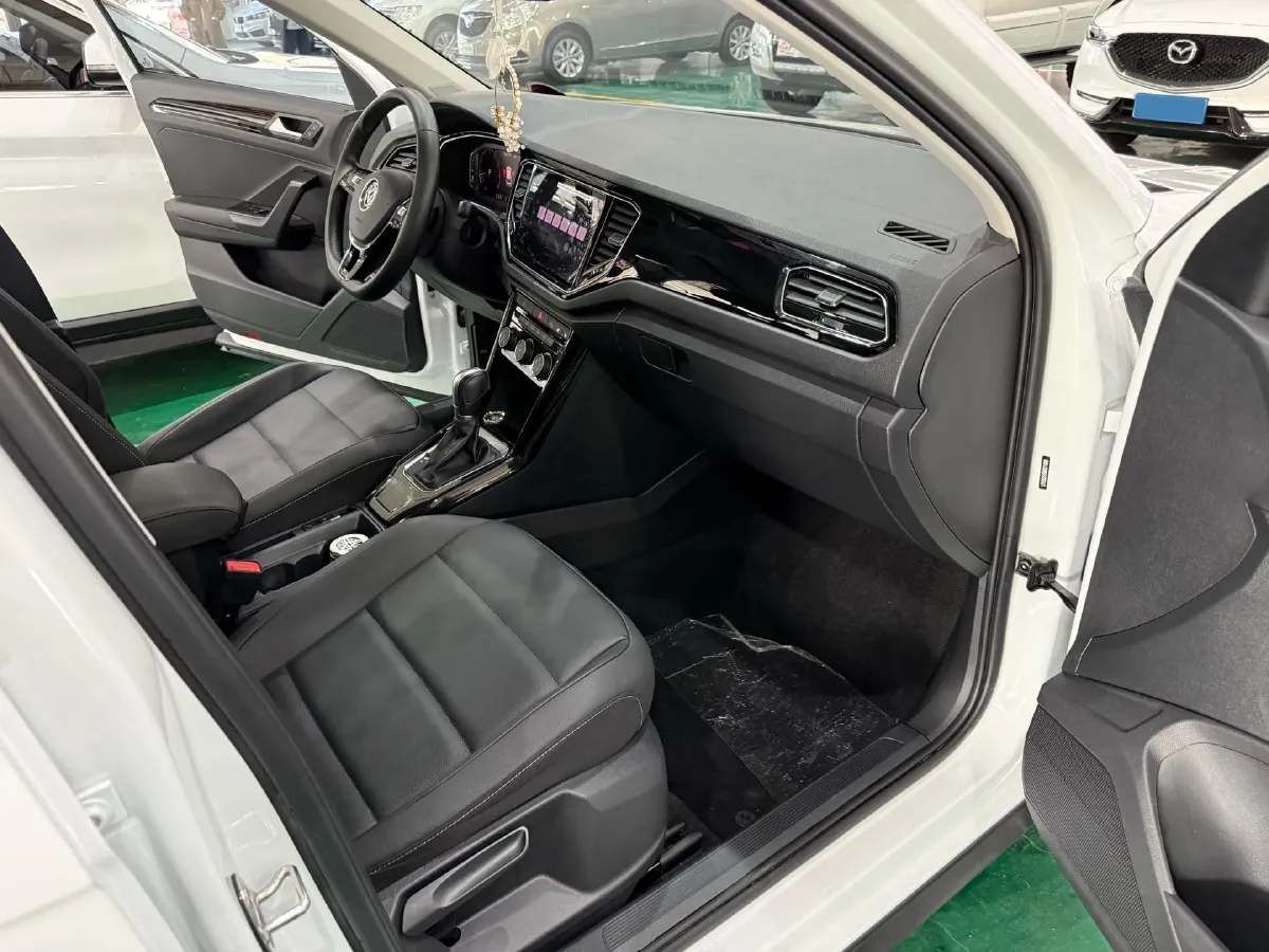2021 Volkswagen T-Roc 1.4T 150HP L4 7DCT,autocango,china used car exporter,china ev exporter,chinese used car exporter,chinese used ev exporter