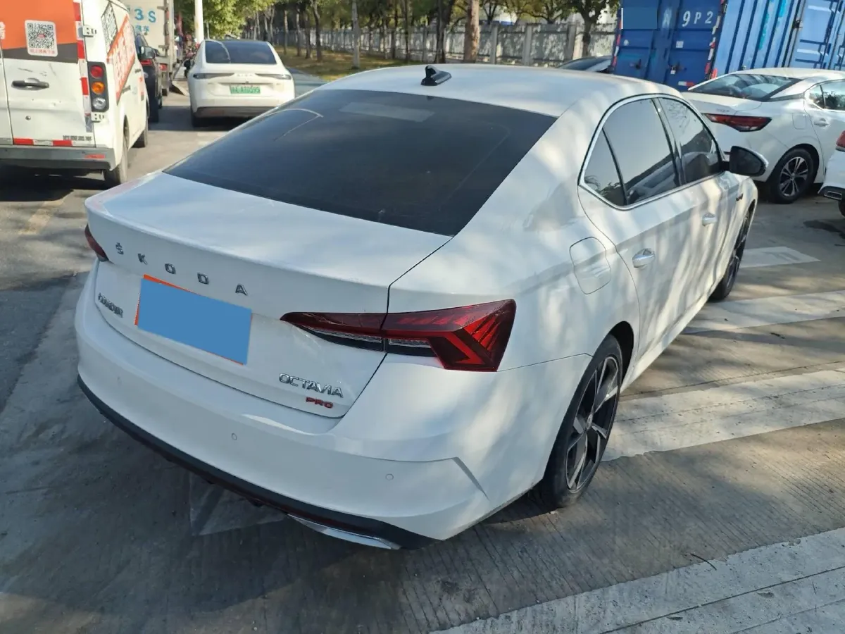 2021 Skoda Octavia 1.4T 150HP L4 7DCT,autocango,china used car exporter,china ev exporter,chinese used car exporter,chinese used ev exporter