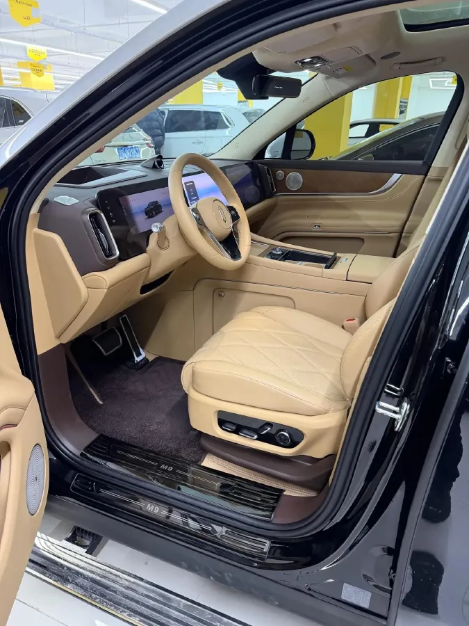 2025 AITO AITO M9 REEV 160HP REEV 52KWH,autocango,china used car exporter,china ev exporter,chinese used car exporter,chinese used ev exporter