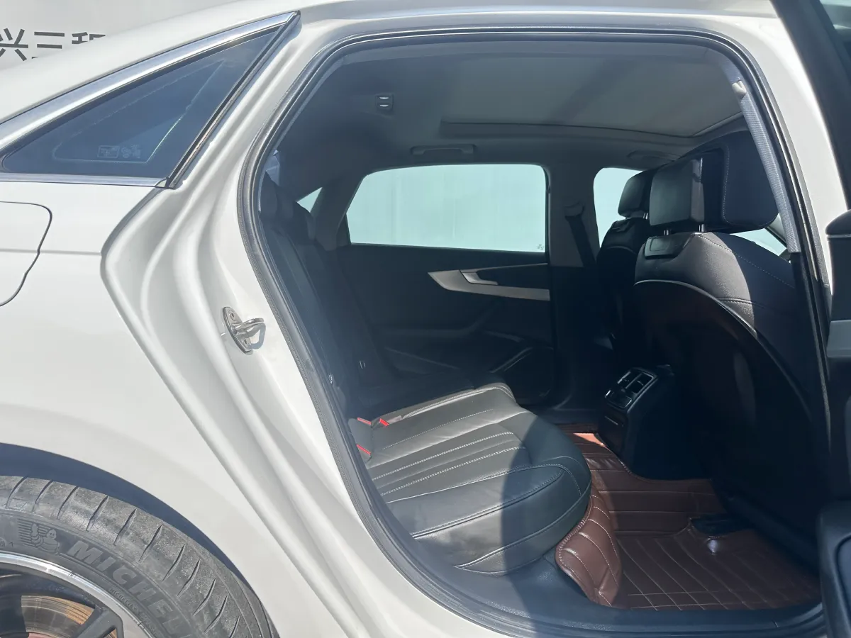 2020 Audi A4L 2.0T 190HP L4 7DCT,autocango,china used car exporter,china ev exporter,chinese used car exporter,chinese used ev exporter