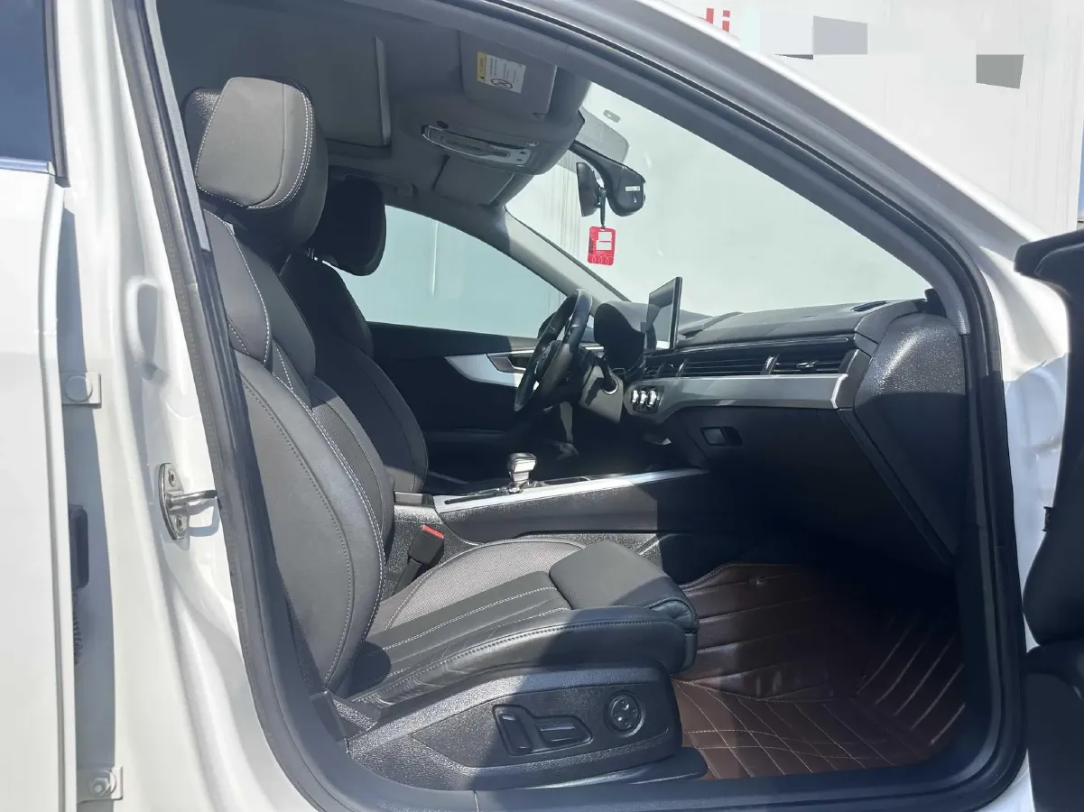 2020 Audi A4L 2.0T 190HP L4 7DCT,autocango,china used car exporter,china ev exporter,chinese used car exporter,chinese used ev exporter