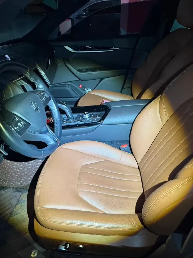 2022 Maserati Levante 2.0T 330HP L4 8AT,autocango,china used car exporter,china ev exporter,chinese used car exporter,chinese used ev exporter