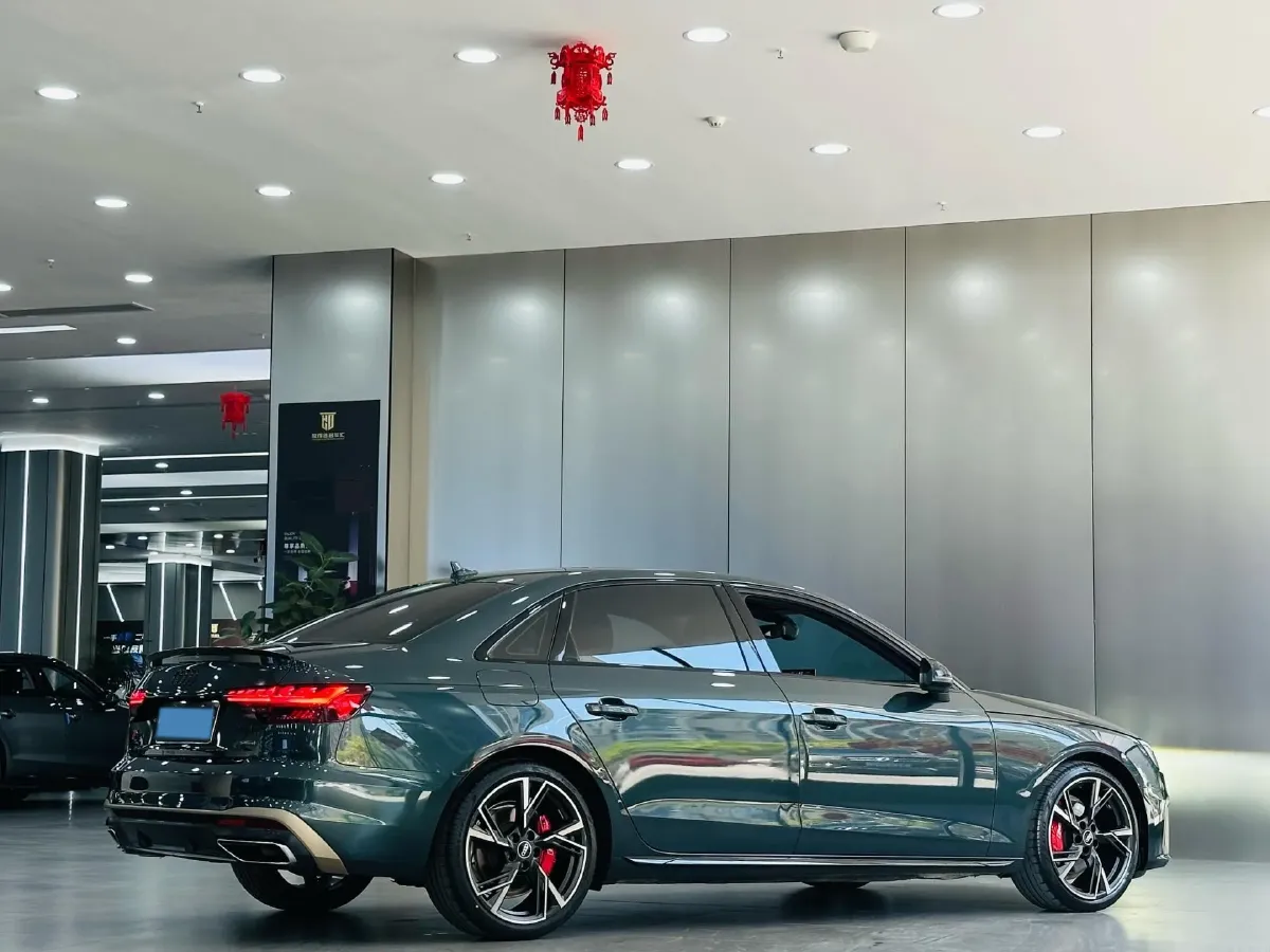 2024 Audi A4L 2.0T 190HP L4 7DCT,autocango,china used car exporter,china ev exporter,chinese used car exporter,chinese used ev exporter