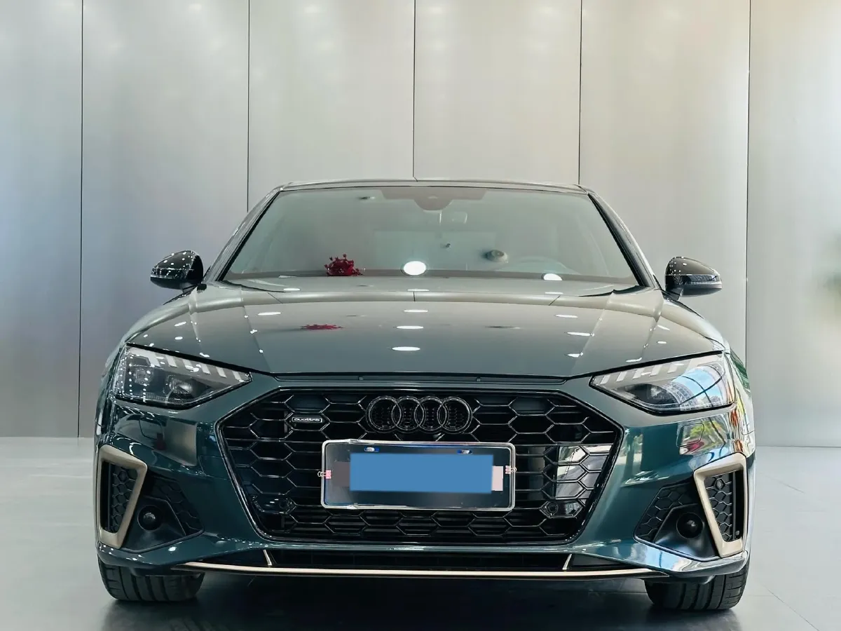 2024 Audi A4L 2.0T 190HP L4 7DCT,autocango,china used car exporter,china ev exporter,chinese used car exporter,chinese used ev exporter