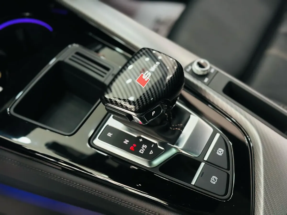 2024 Audi A4L 2.0T 190HP L4 7DCT,autocango,china used car exporter,china ev exporter,chinese used car exporter,chinese used ev exporter