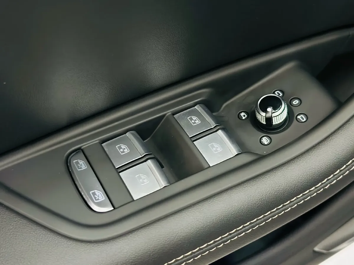 2024 Audi A4L 2.0T 190HP L4 7DCT,autocango,china used car exporter,china ev exporter,chinese used car exporter,chinese used ev exporter