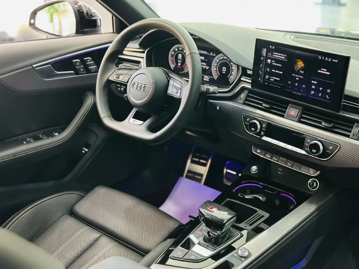 2024 Audi A4L 2.0T 190HP L4 7DCT,autocango,china used car exporter,china ev exporter,chinese used car exporter,chinese used ev exporter