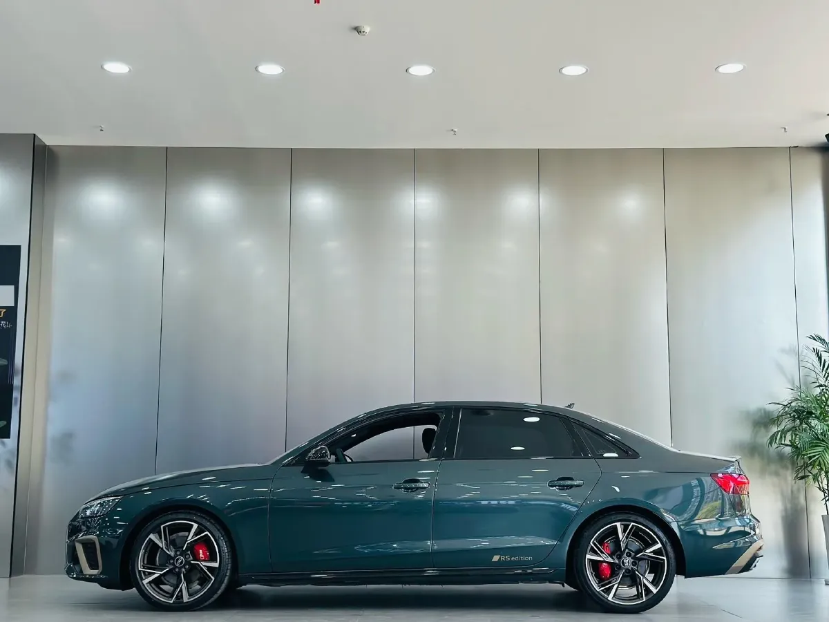 2024 Audi A4L 2.0T 190HP L4 7DCT,autocango,china used car exporter,china ev exporter,chinese used car exporter,chinese used ev exporter