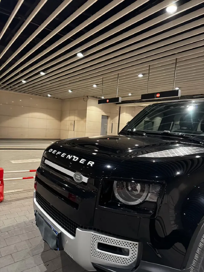 2020 Land Rover Defender 3.0T 400HP L6 8AT,autocango,china used car exporter,china ev exporter,chinese used car exporter,chinese used ev exporter