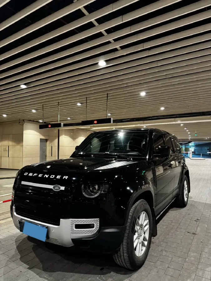 2020 Land Rover Defender 3.0T 400HP L6 8AT,autocango,china used car exporter,china ev exporter,chinese used car exporter,chinese used ev exporter