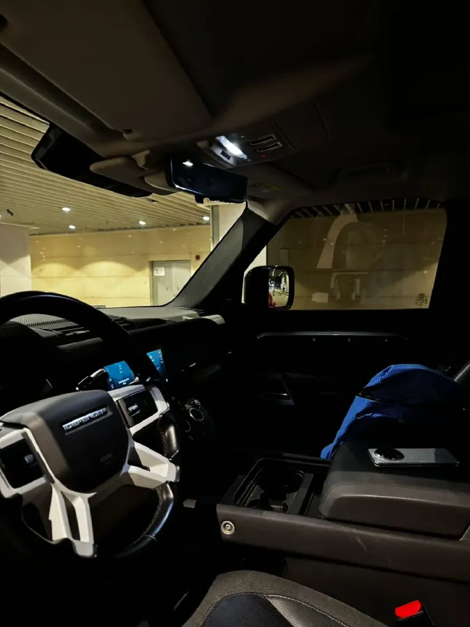 2020 Land Rover Defender 3.0T 400HP L6 8AT,autocango,china used car exporter,china ev exporter,chinese used car exporter,chinese used ev exporter