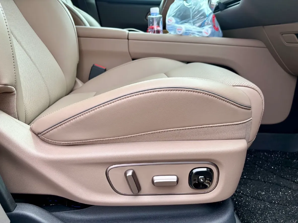 2025 Li i6 BEV,autocango,china used car exporter,china ev exporter,chinese used car exporter,chinese used ev exporter