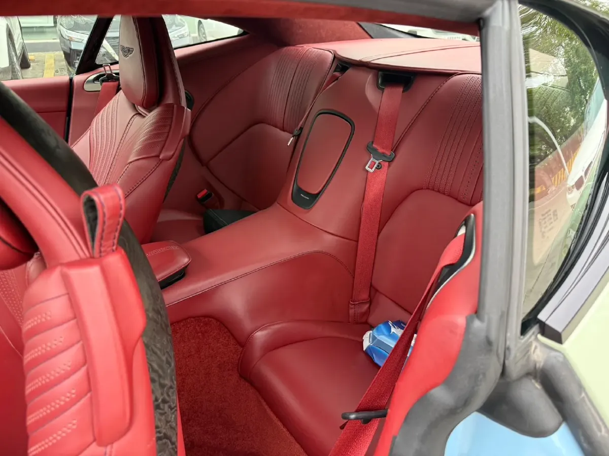 2017 Aston Martin DB11 4.0T 510HP V8 8AT,autocango,china used car exporter,china ev exporter,chinese used car exporter,chinese used ev exporter