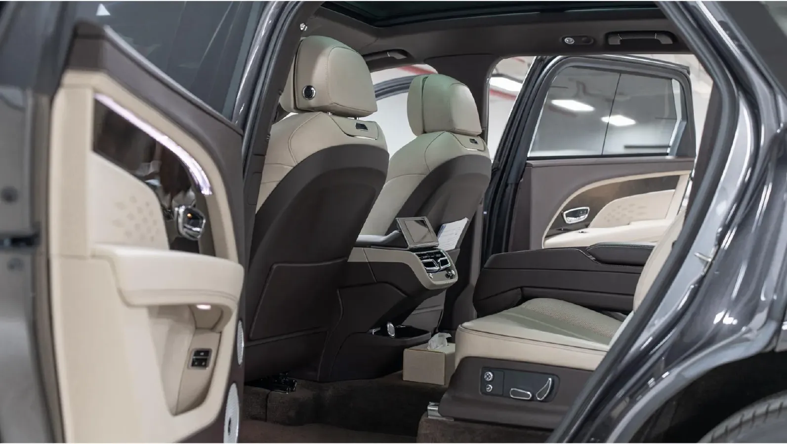 2023 Bentley Bentayga 4.0T 550HP V8 8AT,autocango,china used car exporter,china ev exporter,chinese used car exporter,chinese used ev exporter