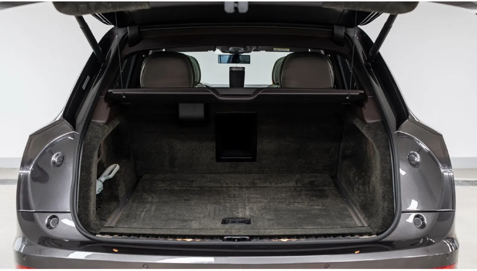 2023 Bentley Bentayga 4.0T 550HP V8 8AT,autocango,china used car exporter,china ev exporter,chinese used car exporter,chinese used ev exporter