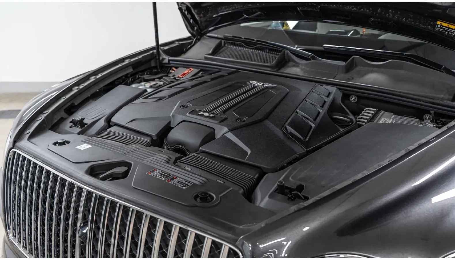 2023 Bentley Bentayga 4.0T 550HP V8 8AT,autocango,china used car exporter,china ev exporter,chinese used car exporter,chinese used ev exporter