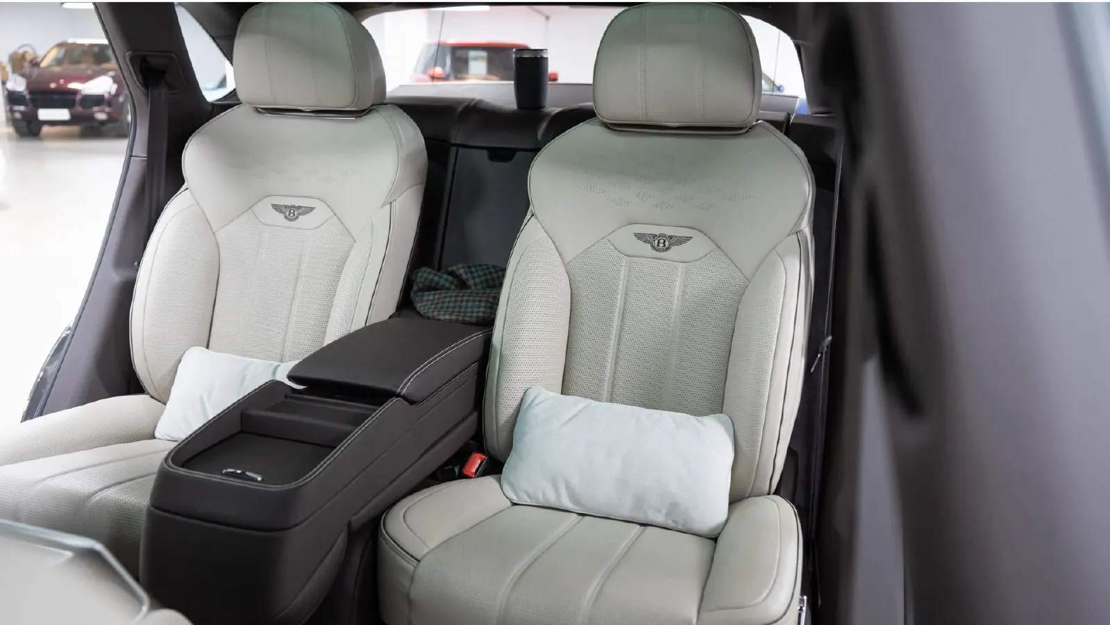 2023 Bentley Bentayga 4.0T 550HP V8 8AT,autocango,china used car exporter,china ev exporter,chinese used car exporter,chinese used ev exporter