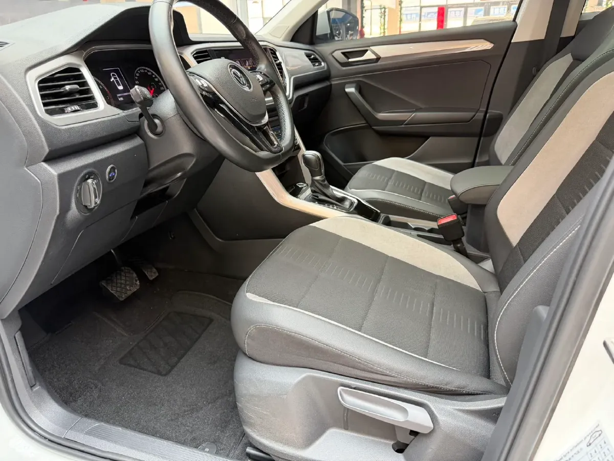 2022 Volkswagen T-Roc 1.4T 150HP L4 7DCT,autocango,china used car exporter,china ev exporter,chinese used car exporter,chinese used ev exporter