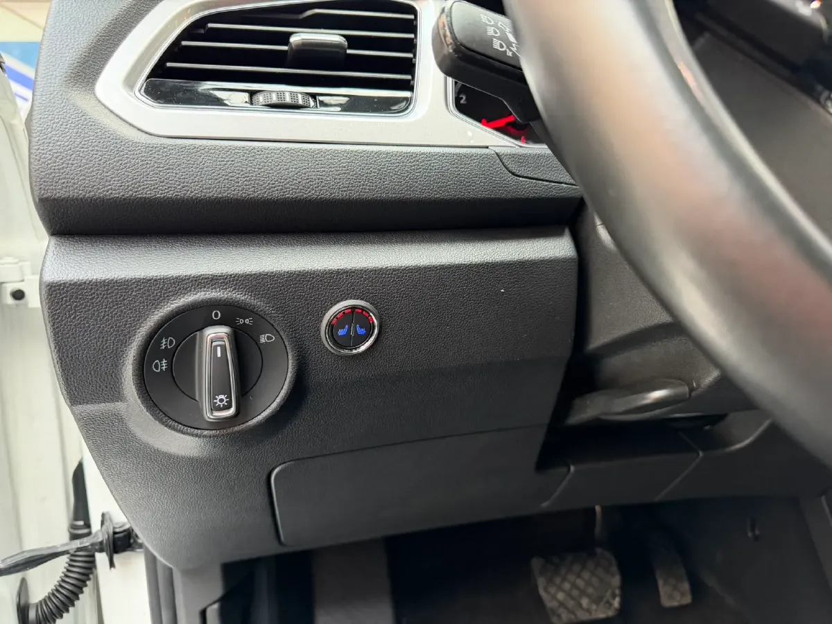 2022 Volkswagen T-Roc 1.4T 150HP L4 7DCT,autocango,china used car exporter,china ev exporter,chinese used car exporter,chinese used ev exporter