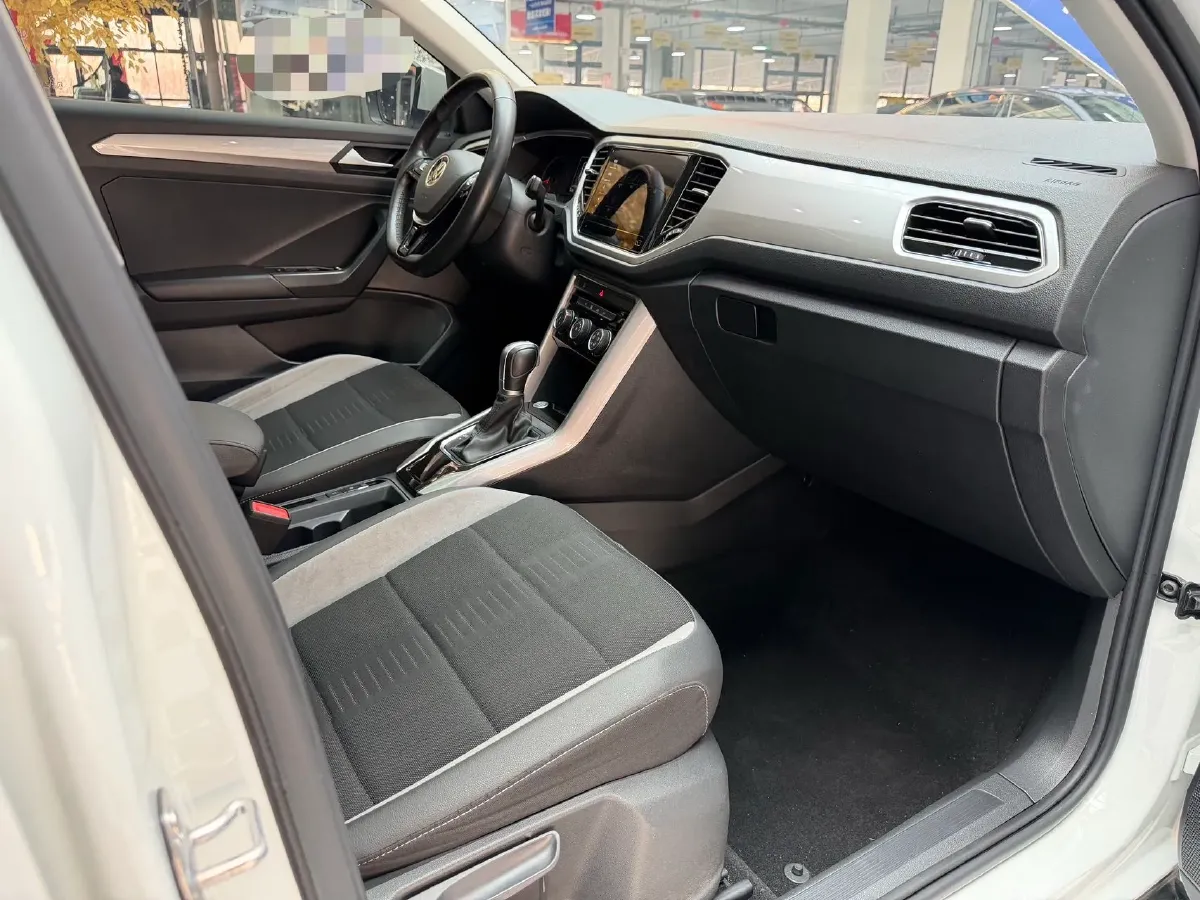 2022 Volkswagen T-Roc 1.4T 150HP L4 7DCT,autocango,china used car exporter,china ev exporter,chinese used car exporter,chinese used ev exporter