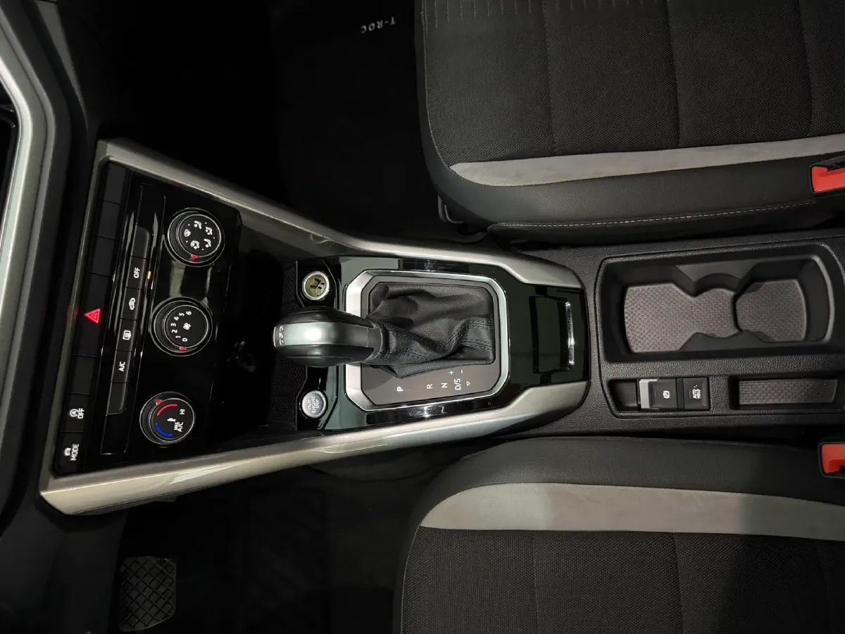 2022 Volkswagen T-Roc 1.4T 150HP L4 7DCT,autocango,china used car exporter,china ev exporter,chinese used car exporter,chinese used ev exporter