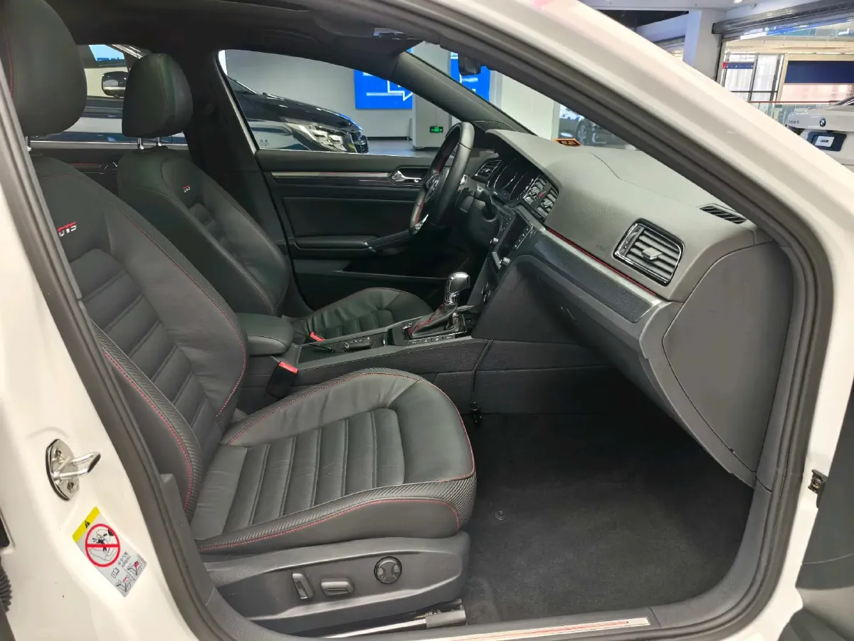 2017 Volkswagen Lamando 2.0T 220HP L4 7DCT,autocango,china used car exporter,china ev exporter,chinese used car exporter,chinese used ev exporter