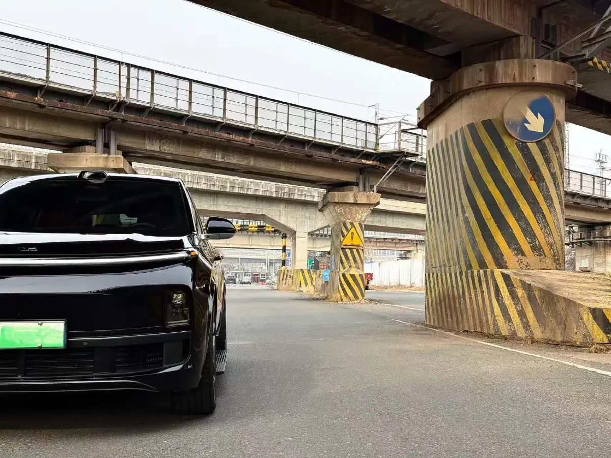 2024 Li L8 Range Extended 154HP REEV 52.3KWH,autocango,china used car exporter,china ev exporter,chinese used car exporter,chinese used ev exporter