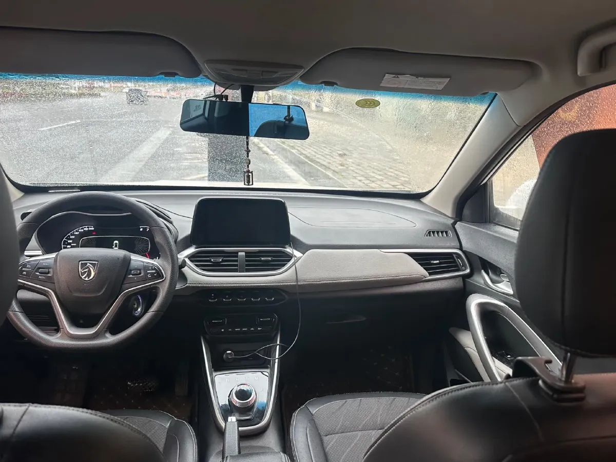 2017 BaoJun 310W 1.5L 105HP L4 6MT,autocango,china used car exporter,china ev exporter,chinese used car exporter,chinese used ev exporter