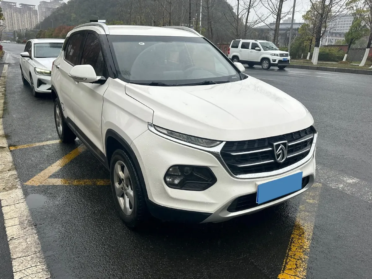 2017 BaoJun 310W 1.5L 105HP L4 6MT,autocango,china used car exporter,china ev exporter,chinese used car exporter,chinese used ev exporter