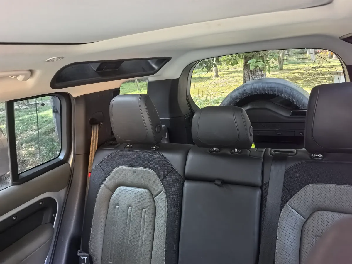 2022 Land Rover Defender 3.0T 400HP L6 8AT,autocango,china used car exporter,china ev exporter,chinese used car exporter,chinese used ev exporter