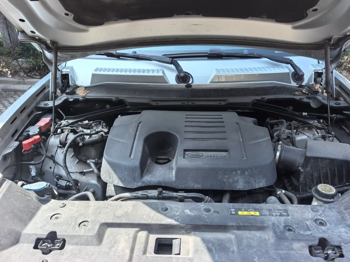 2022 Land Rover Defender 3.0T 400HP L6 8AT,autocango,china used car exporter,china ev exporter,chinese used car exporter,chinese used ev exporter